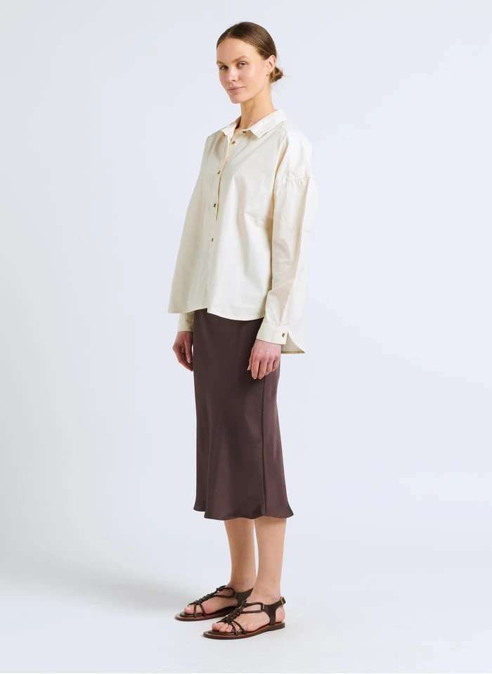 Soeur Weich Fallender Midirock Aus Satin In Grau 6 Soeur Weich Fallender Midirock Aus Satin In Grau – Bild 6