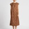 Soeur Bedrucktes Midi-Leinenkleid Mit Henley-Ausschnitt In Braun